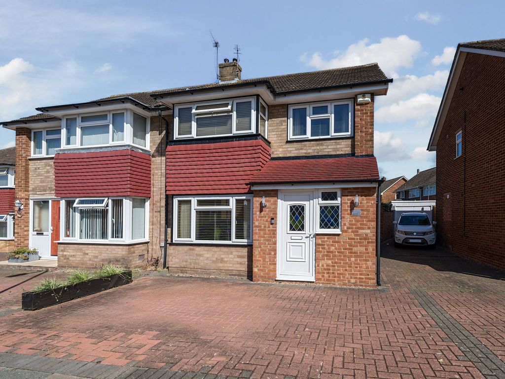 3 bed semidetached house for sale in Windhover Way, Gravesend DA12, £