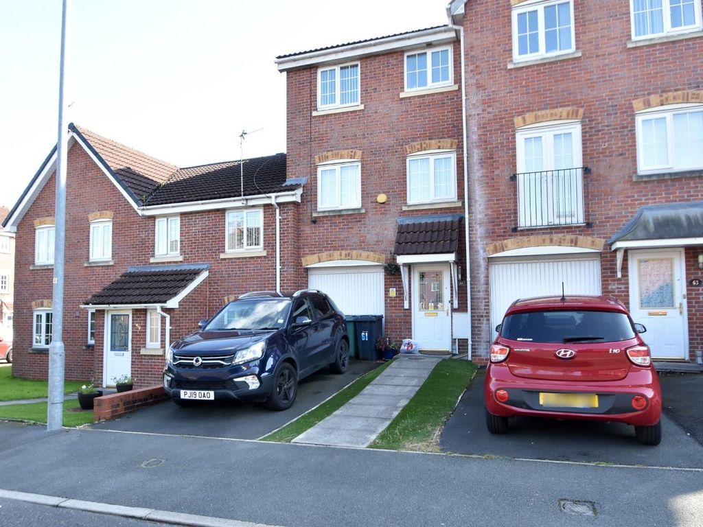 3 bed town house for sale in Grasmere Drive, Bury BL9, £215,000 Zoopla