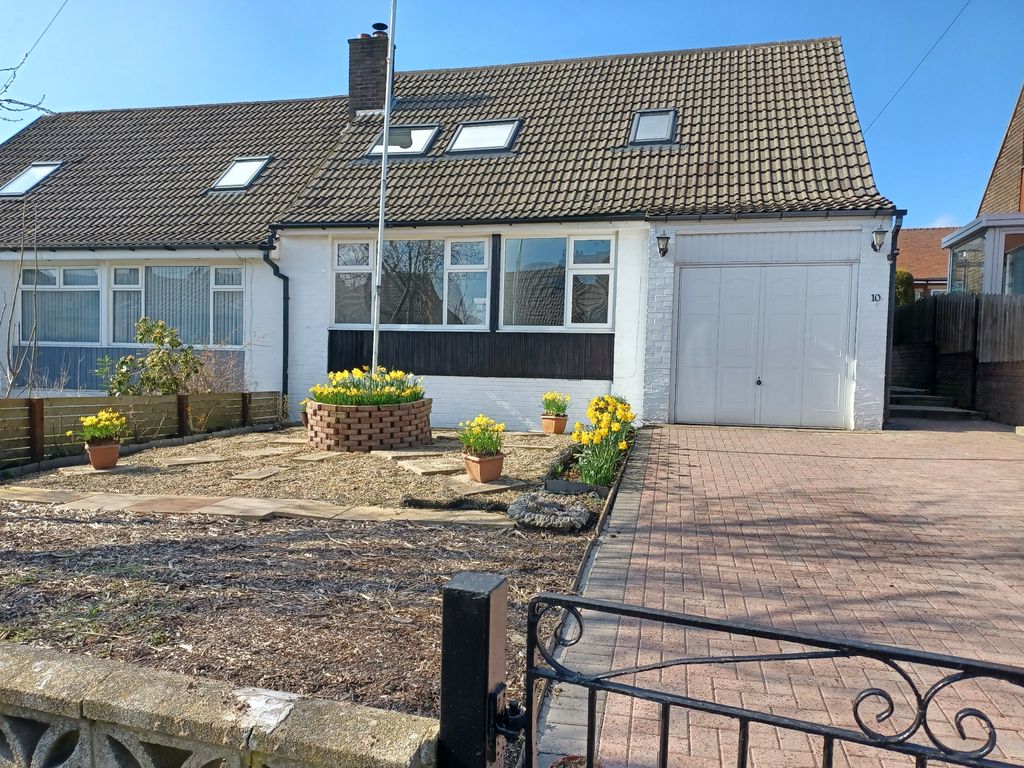 3 bed bungalow for sale in Annes Court, Southowram, Halifax HX3, £
