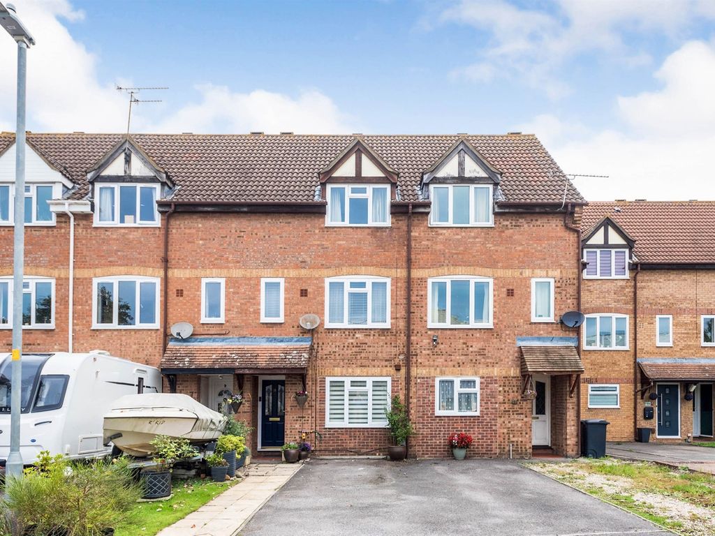 3 bed terraced house for sale in Cleasby Close, Westlea, Swindon SN5, £