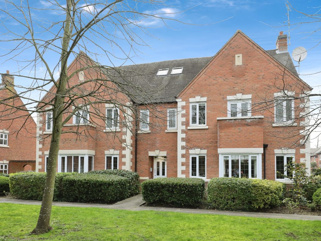 2 bed flat for sale in Coopers Close, StratfordUponAvon, Warwickshire