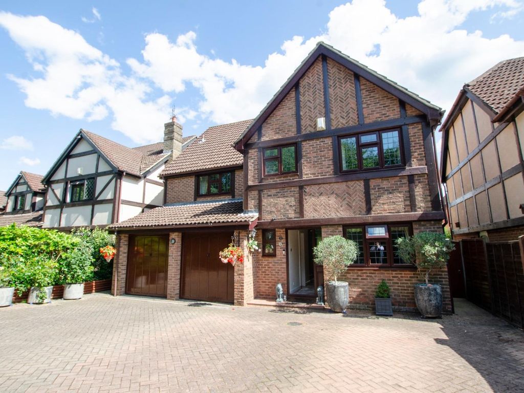 5 bed detached house for sale in Billington Gardens, Hedge End