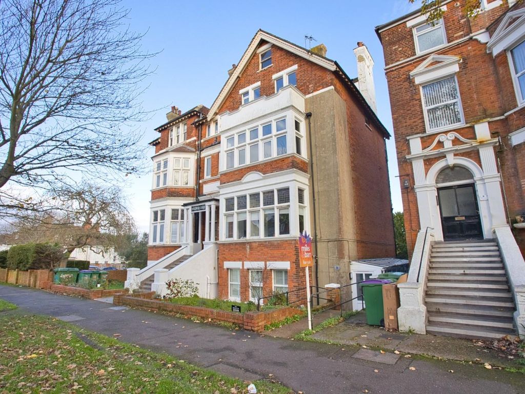 3 bed flat for sale in Earls Avenue, Folkestone CT20 Zoopla