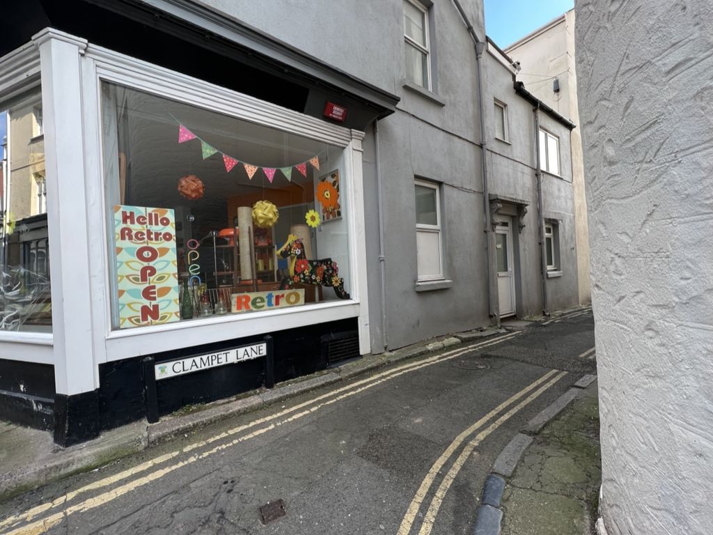 1 bed flat to rent in Fore Street, Teignmouth, Devon TQ14, £675 pcm