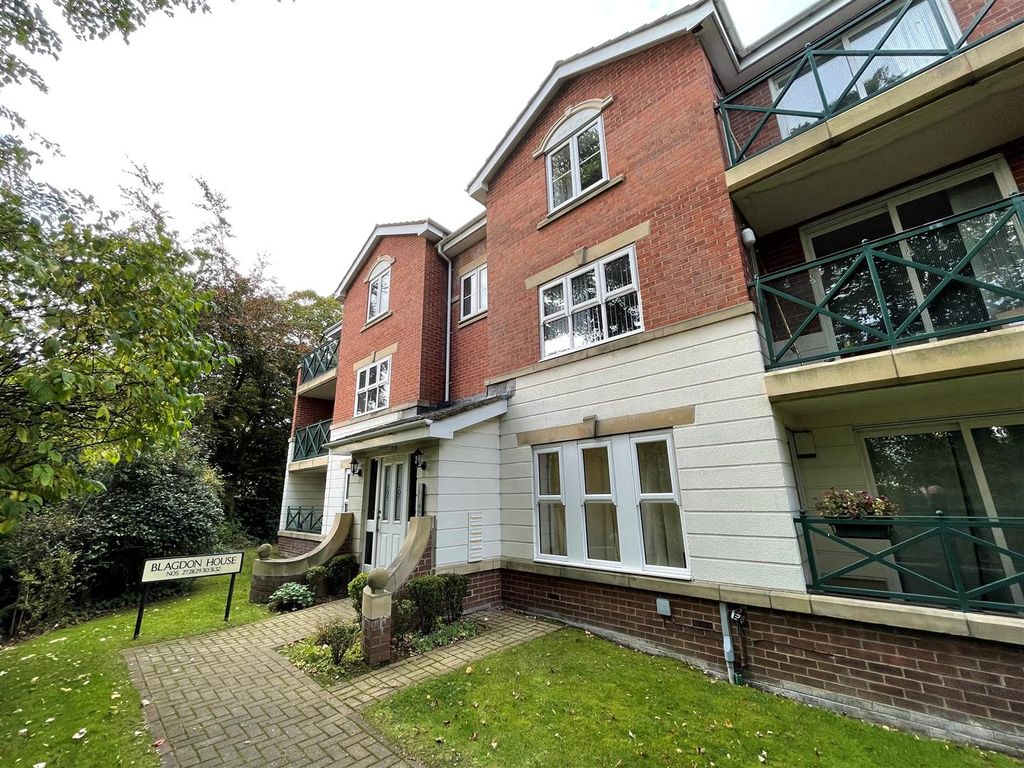 2 bed flat to rent in Blagdon Court, Belvedere Gardens, Benton