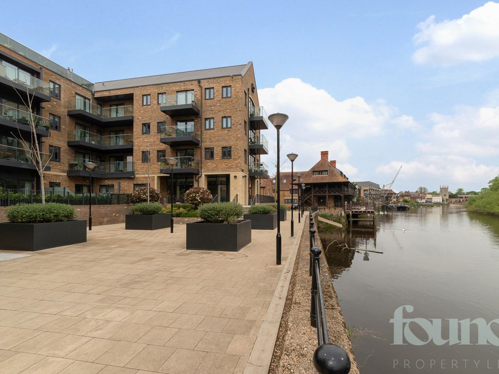 Lion Wharf Road, Old Isleworth TW7  