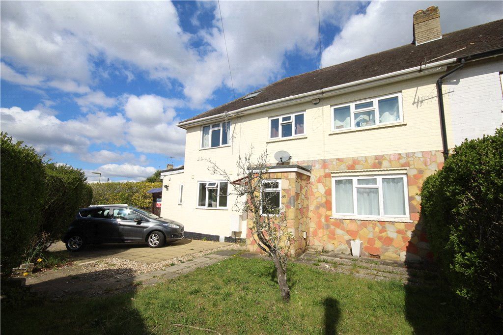 Studio to rent in Larchwood Drive, Englefield Green, Egham, Surrey TW20
