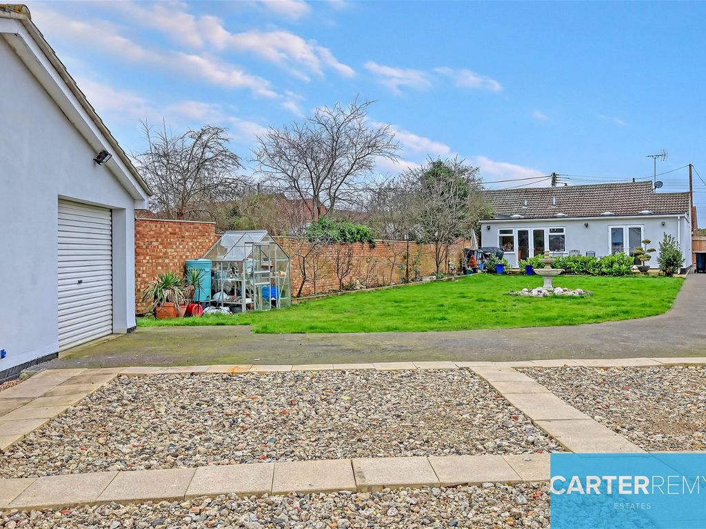 3 bed semidetached bungalow for sale in Basildon Drive, Basildon SS15