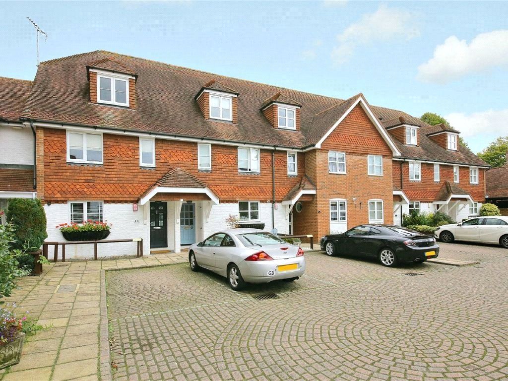4 bed terraced house for sale in Common Lane, Radlett, Hertfordshire