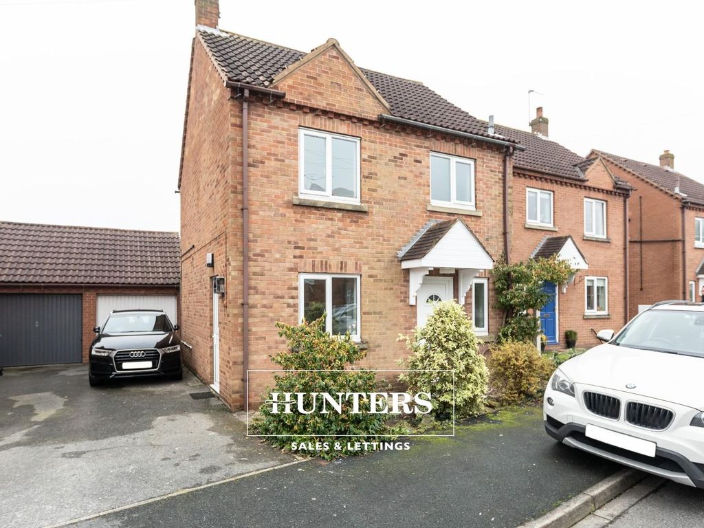 3 bed property to rent in Cawdel Way, South Milford, Leeds LS25, £950