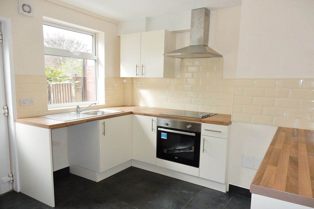 2 bed terraced house to rent in Derbyshire Lane, Hucknall NG15, £850