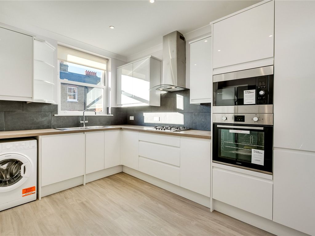4 bed flat to rent in Munster Road, Fulham SW6, £4,000 pcm Zoopla