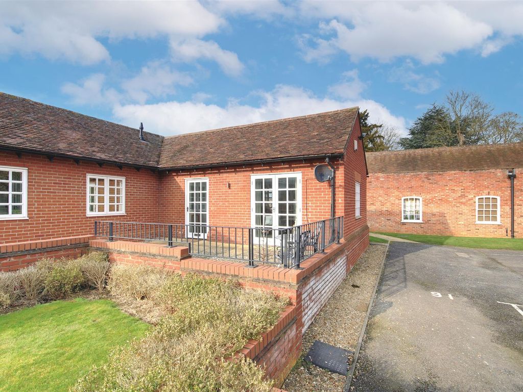 2 bed semidetached bungalow for sale in Huntingdon Road, Fenstanton