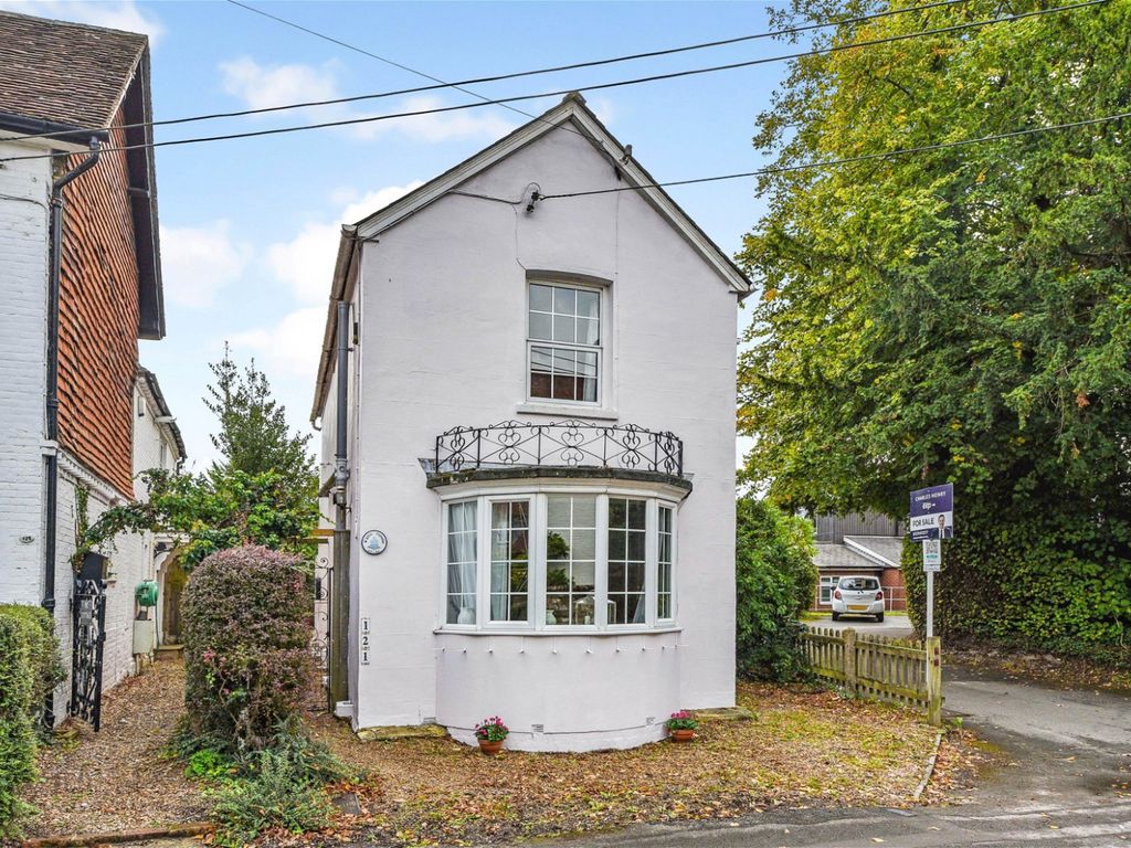 2 bed detached house for sale in London Road, Holybourne GU34, £445,000