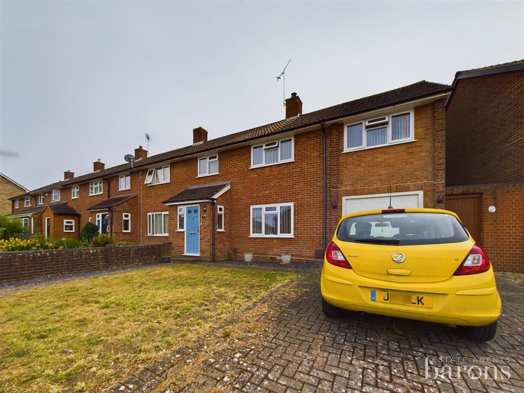 4 bed end terrace house for sale in Pinkerton Road, Basingstoke RG22