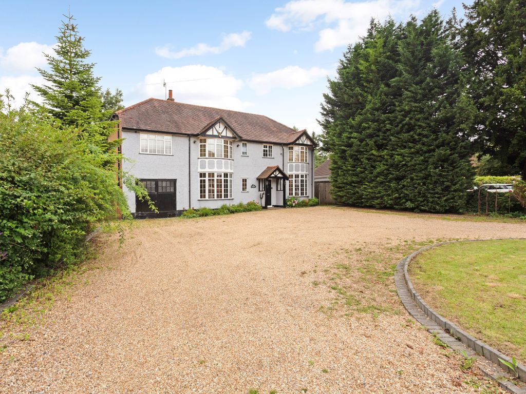 5 bed detached house for sale in Crescent Road, Caterham CR3, £