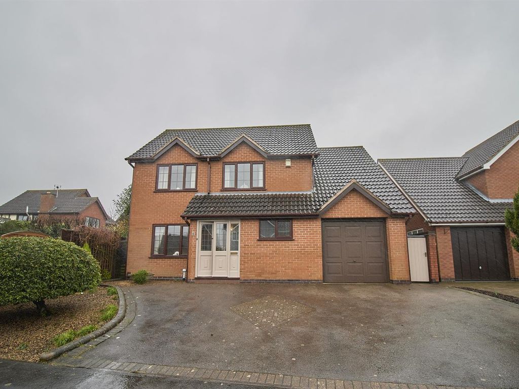 4 bed detached house for sale in Windrush Drive, Hinckley LE10, £