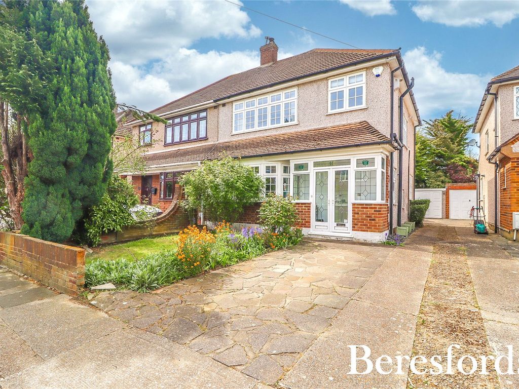 3 bed semidetached house for sale in Fleet Avenue, Upminster RM14, £