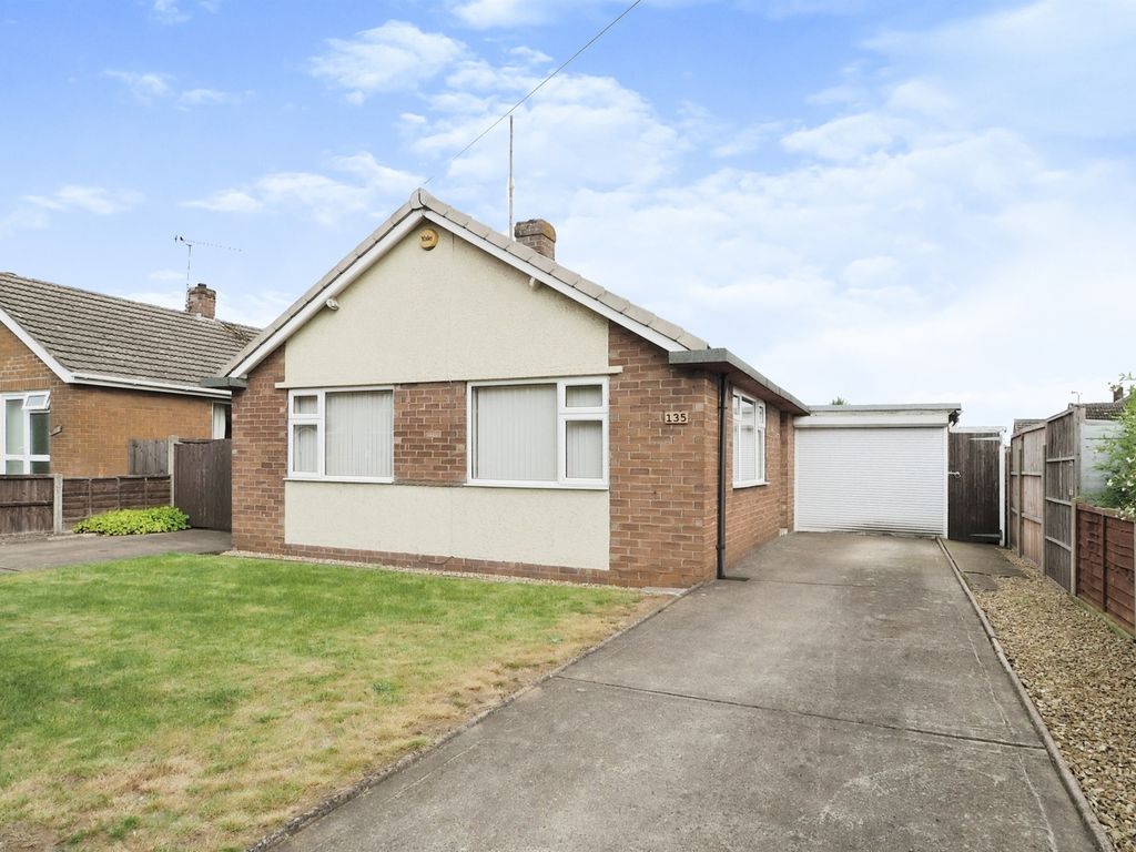 2 bed detached bungalow for sale in Bottesford Road, Scunthorpe DN16, £139,995 Zoopla