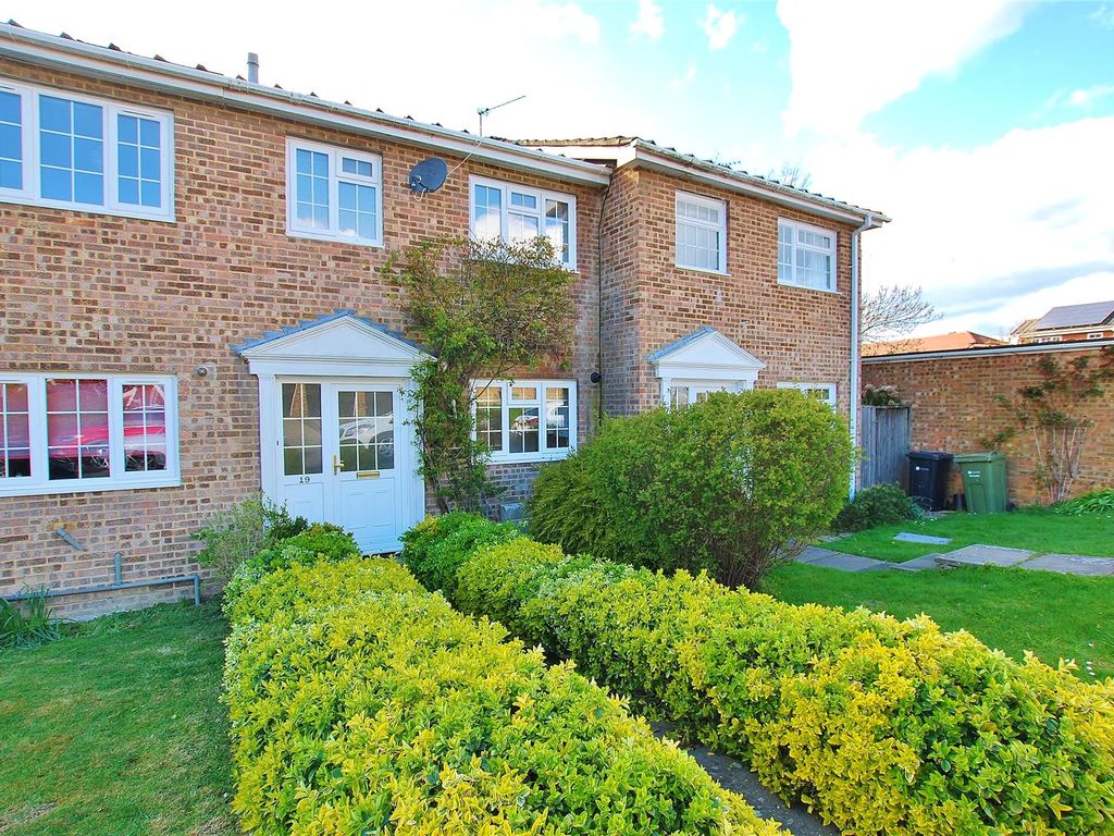 3 bed terraced house to rent in Findlay Drive, Guildford, Surrey GU3