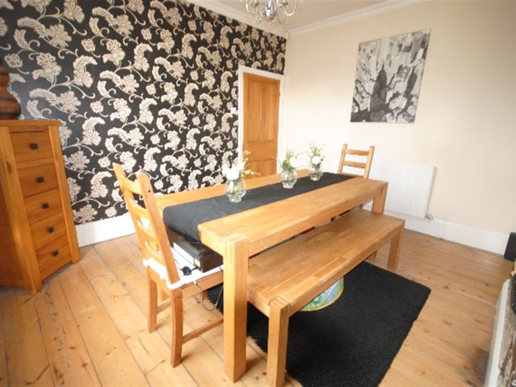 Property Details For 2 Lakeside Cottages Standish Wigan Wn1 2uu