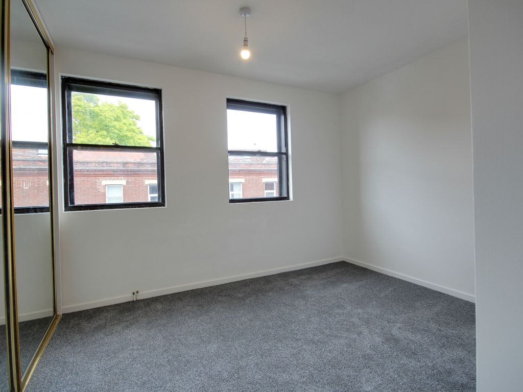 2 bed flat to rent in High Street, Egham TW20 Zoopla