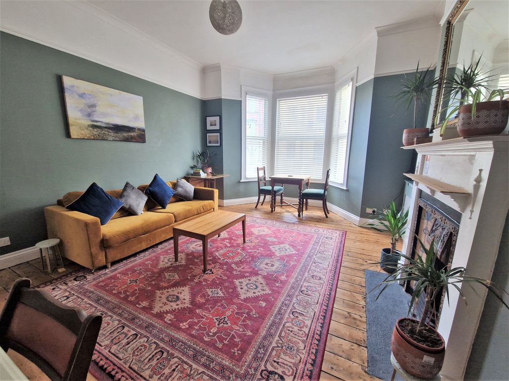 1 bed flat to rent in Canterbury Road, Margate CT9, £900 pcm Zoopla