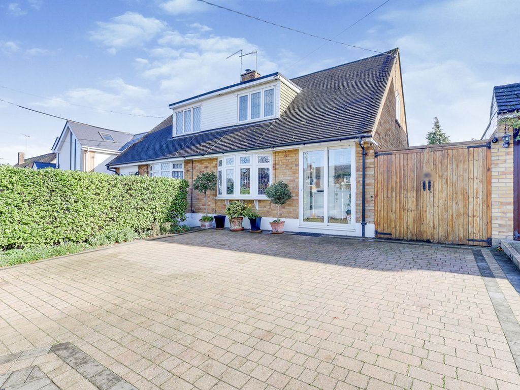 Hullbridge Road, Rayleigh SS6  