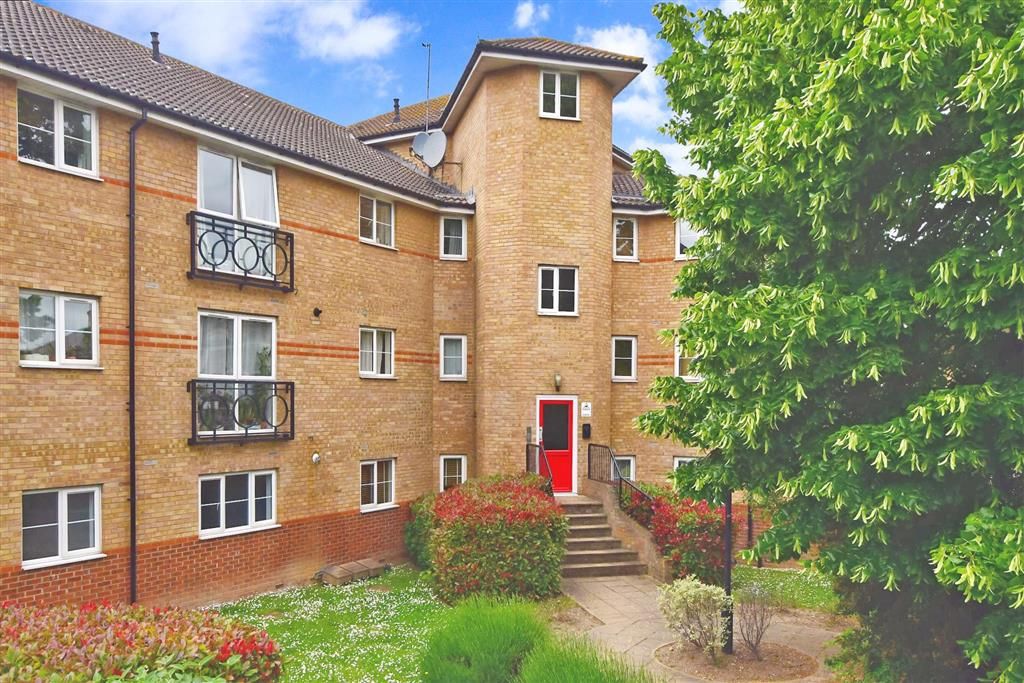 2 bed flat for sale in South Street, Romford, Essex RM1 Zoopla