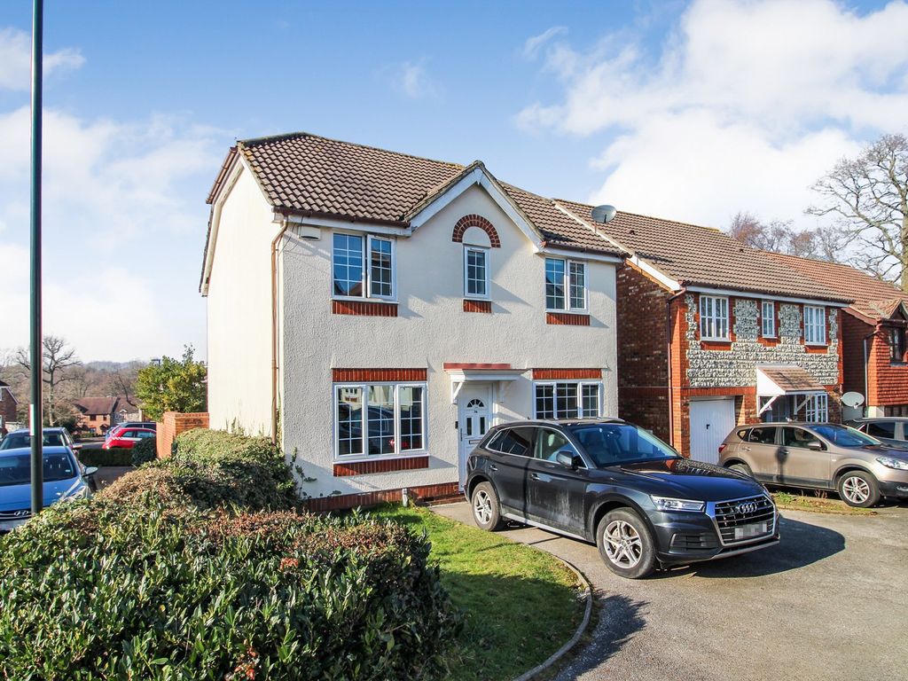 5 bed detached house for sale in Bellamy Road, Maidenbower, Crawley
