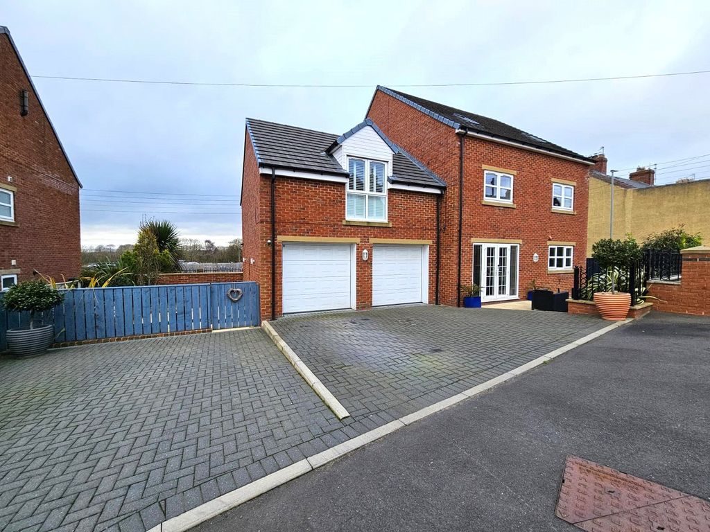 5 bed detached house for sale in Canney Hill, Coundon Gate, Auckland, Co Durham DL14, £