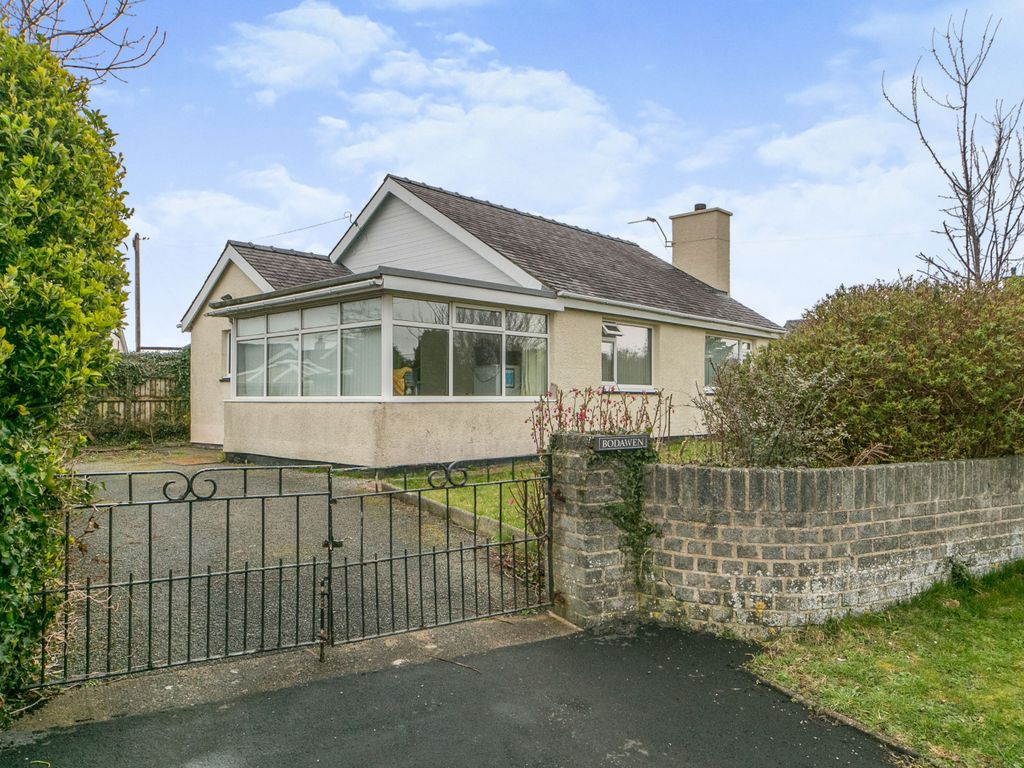 3 bed bungalow for sale in Ffordd Menai, Bangor, Gwynedd LL57 Zoopla