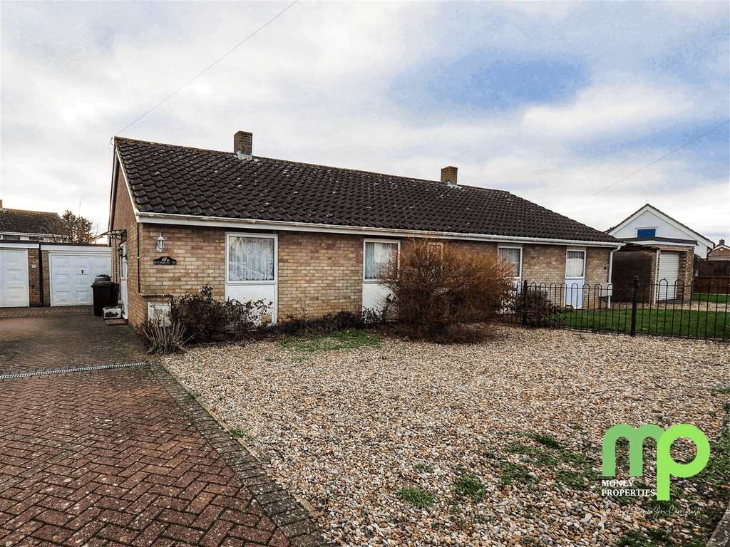 3 bed semidetached bungalow for sale in Rothbury Road, Wymondham NR18 Zoopla