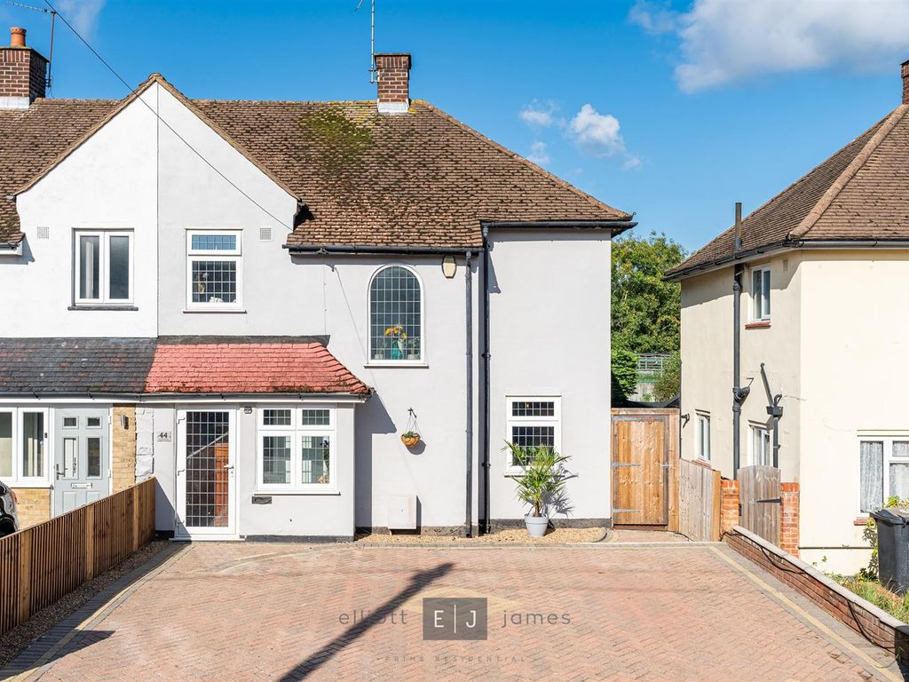3 bed semidetached house for sale in Thaxted Road, Buckhurst Hill IG9