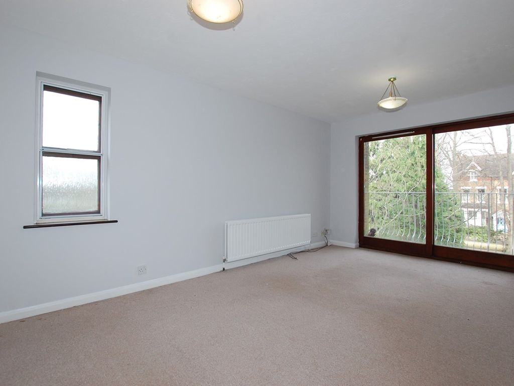 2 bed flat to rent in Daniel Court, 19 Brackley Road, Beckenham BR3, £