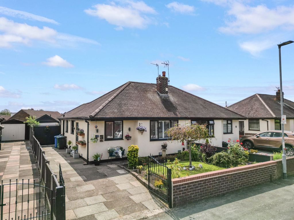 2 bed semidetached bungalow for sale in Manx Road, Warrington WA4, £