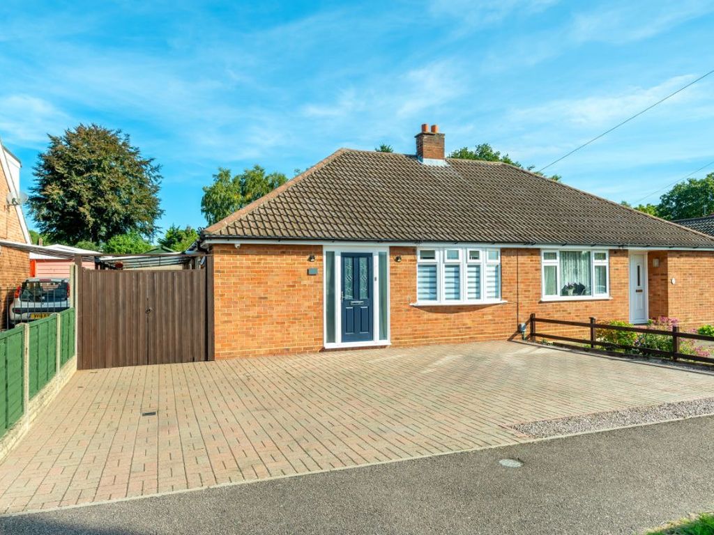 3 bed bungalow for sale in Tudor Close, Bromham, Bedford MK43 Zoopla