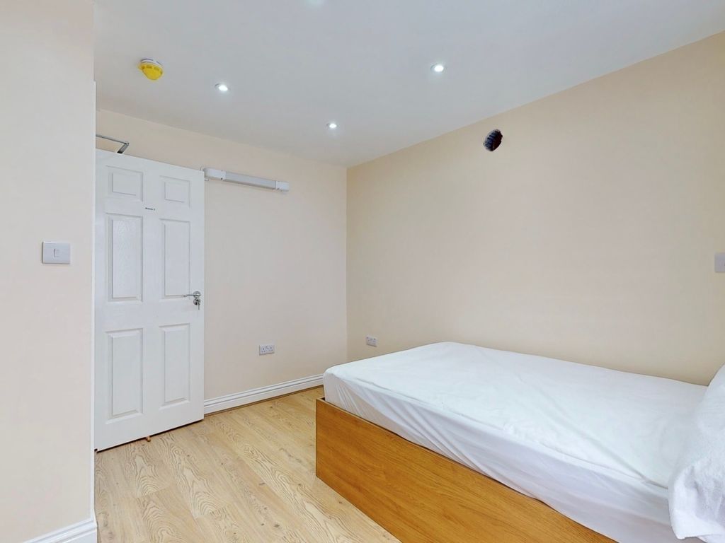 1 bed property to rent in Bilton Road, Perivale, Greenford UB6, £950