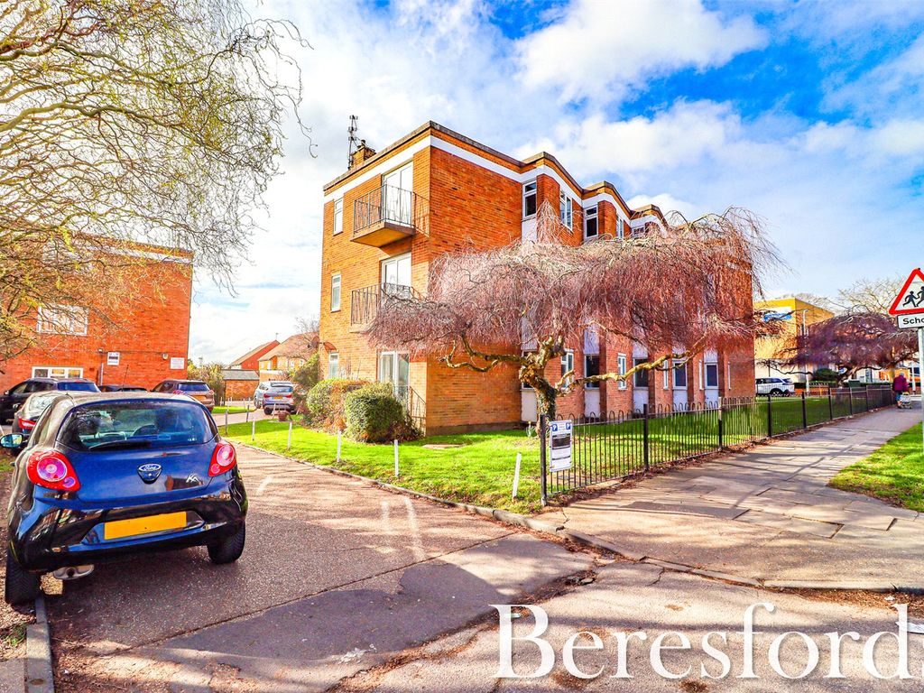 3 bed flat for sale in Avon Road, Upminster RM14 Zoopla