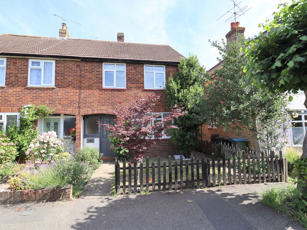 3 bed semidetached house for sale in Green Lane Avenue, Hersham