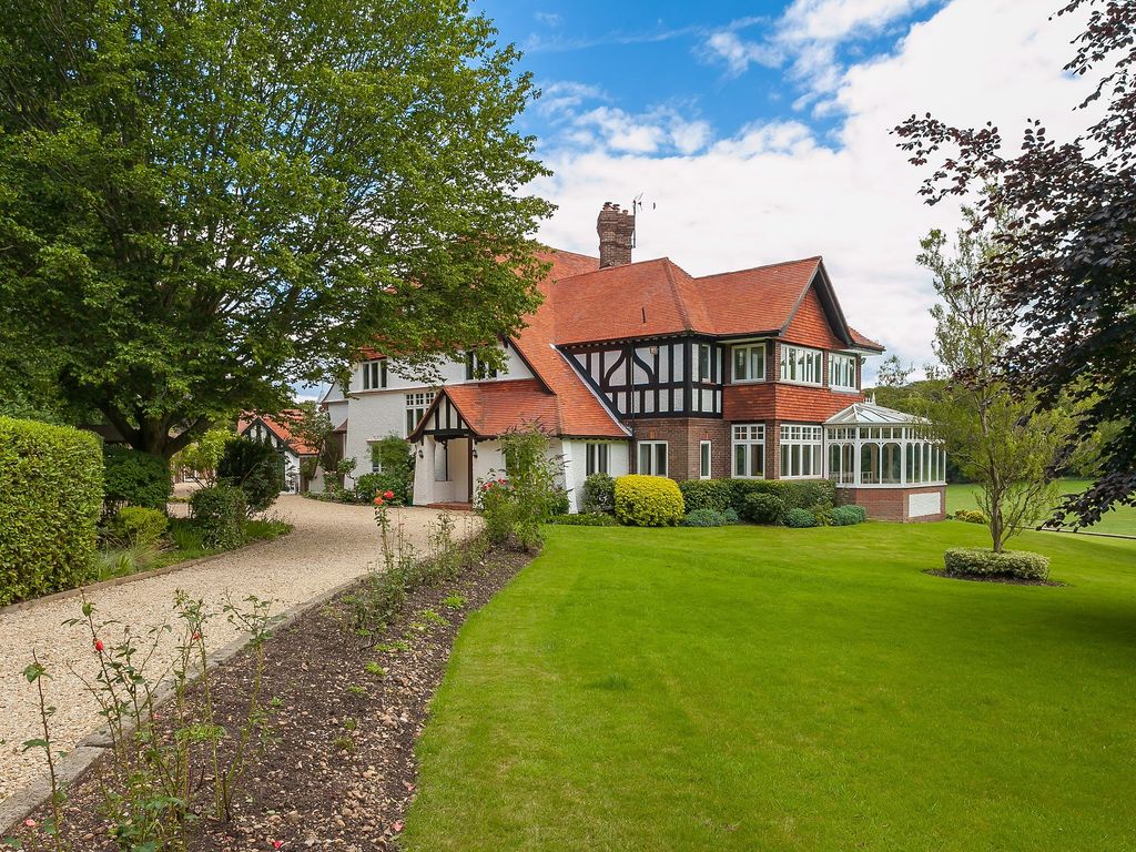 5 bed detached house to rent in Burtons Lane, Chalfont St. Giles HP8, £