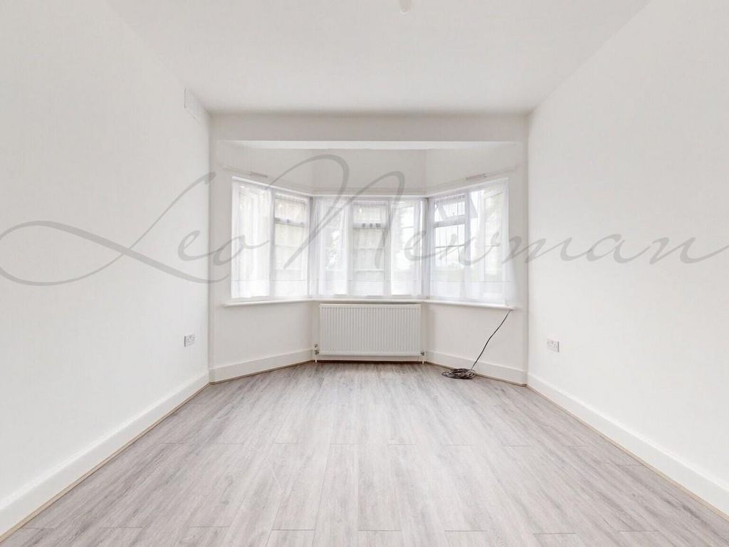 Studio to rent in Hendon Way, Hendon NW4, £1,100 pcm Zoopla