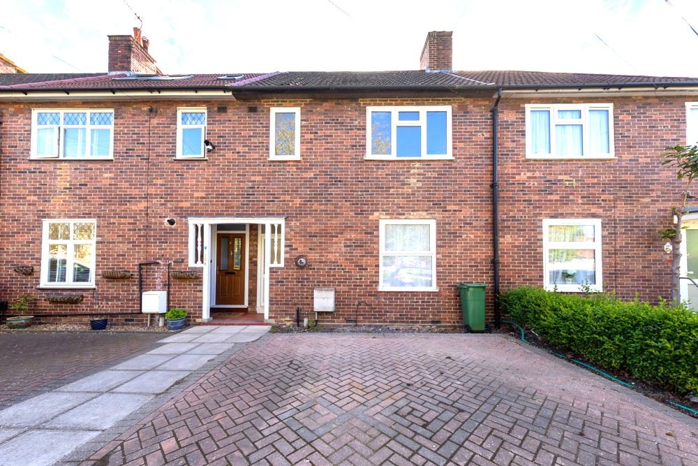 3 bed terraced house to rent in Green Lane, Morden SM4, £2,000 pcm Zoopla