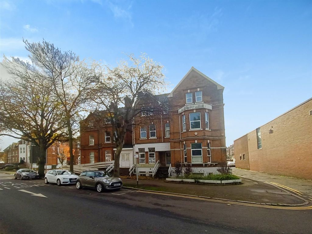 2 bed flat to rent in Shorncliffe Road, Folkestone CT20 Zoopla