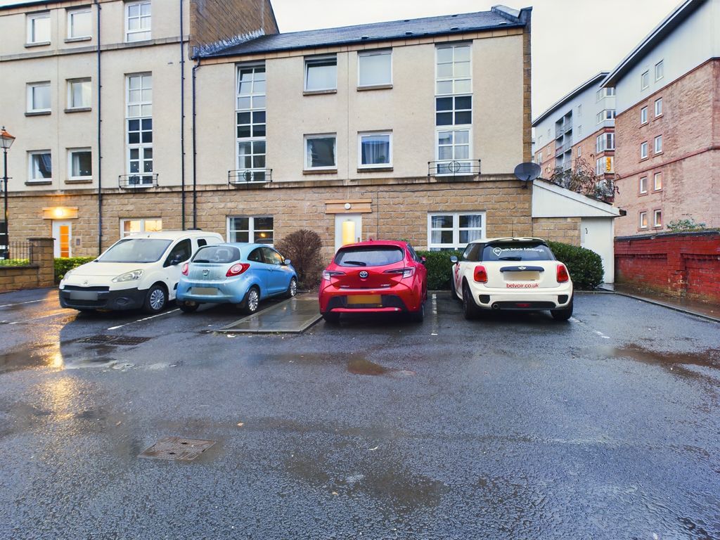 3 bed flat to rent in Blandfield, Broughton, Edinburgh EH7, £2,100 pcm Zoopla