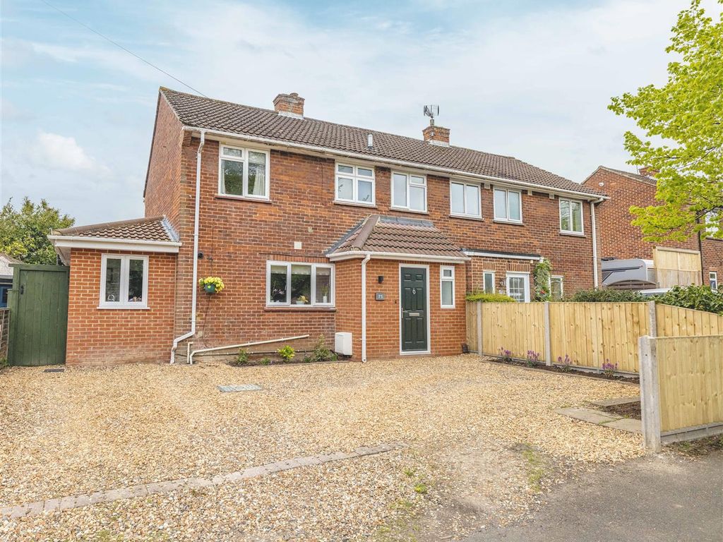 3 bed property for sale in Clewer Hill Road, Windsor SL4 Zoopla