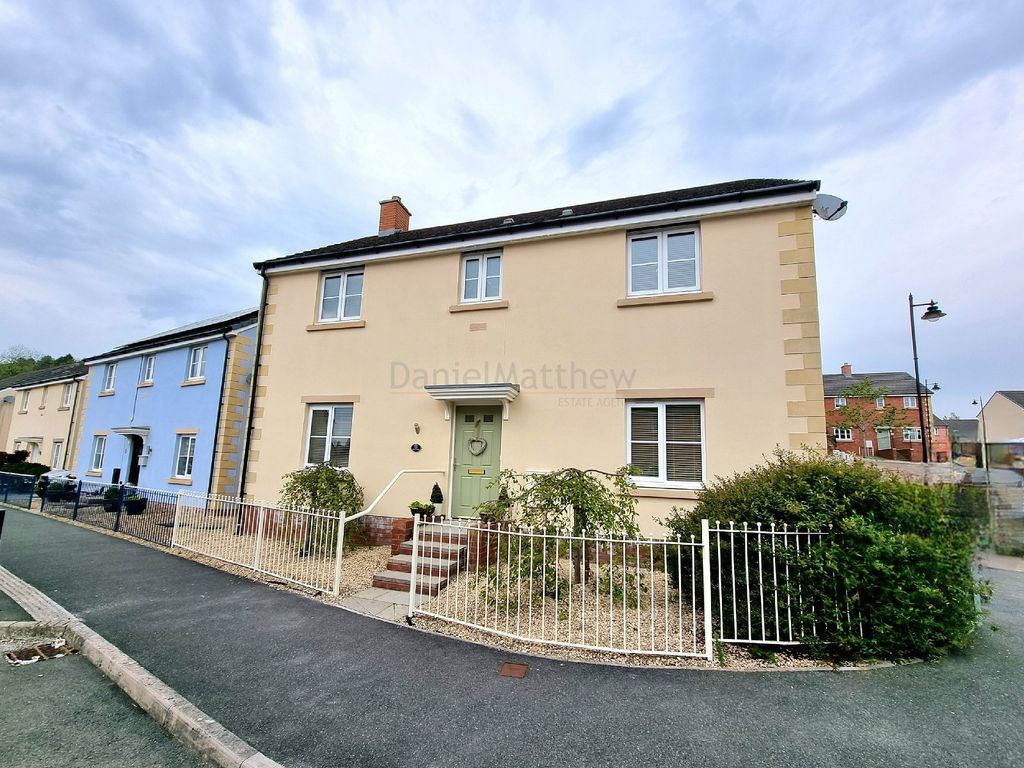 4 bed detached house for sale in Ffordd Y Hebog, Coity, Bridgend CF35, £399,950 Zoopla