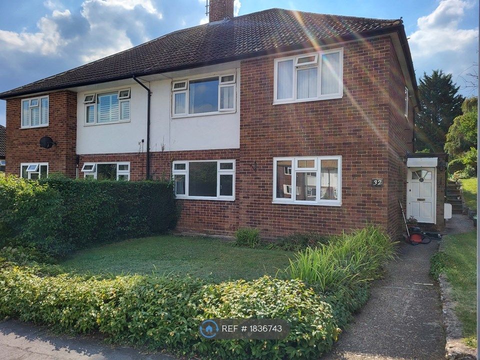 2 bed flat to rent in Green Street, Chorleywood, Rickmansworth WD3, £