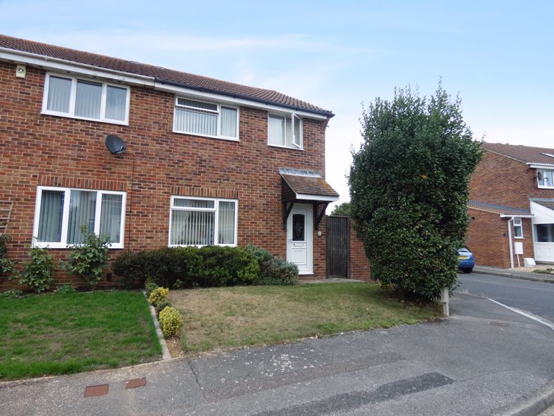 3 bed semidetached house for sale in Forth Close, Stubbington, Fareham