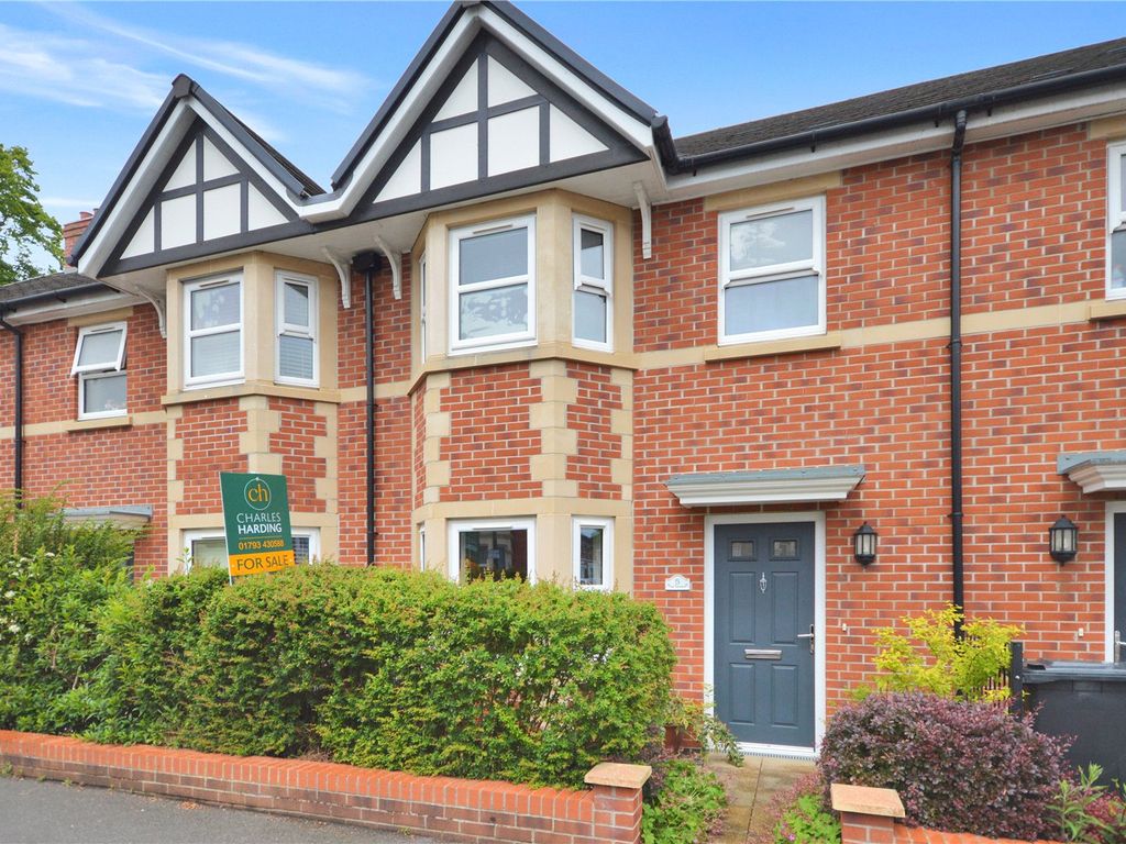 3 bed terraced house for sale in Euclid Street, Town Centre, Swindon